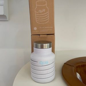Que water bottle